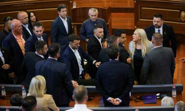 Heshtja pas seancës që i kaloi  kufijtë   kur do ta  çelë  Kuvendin përsëri kryesuesi Avni Dehari 